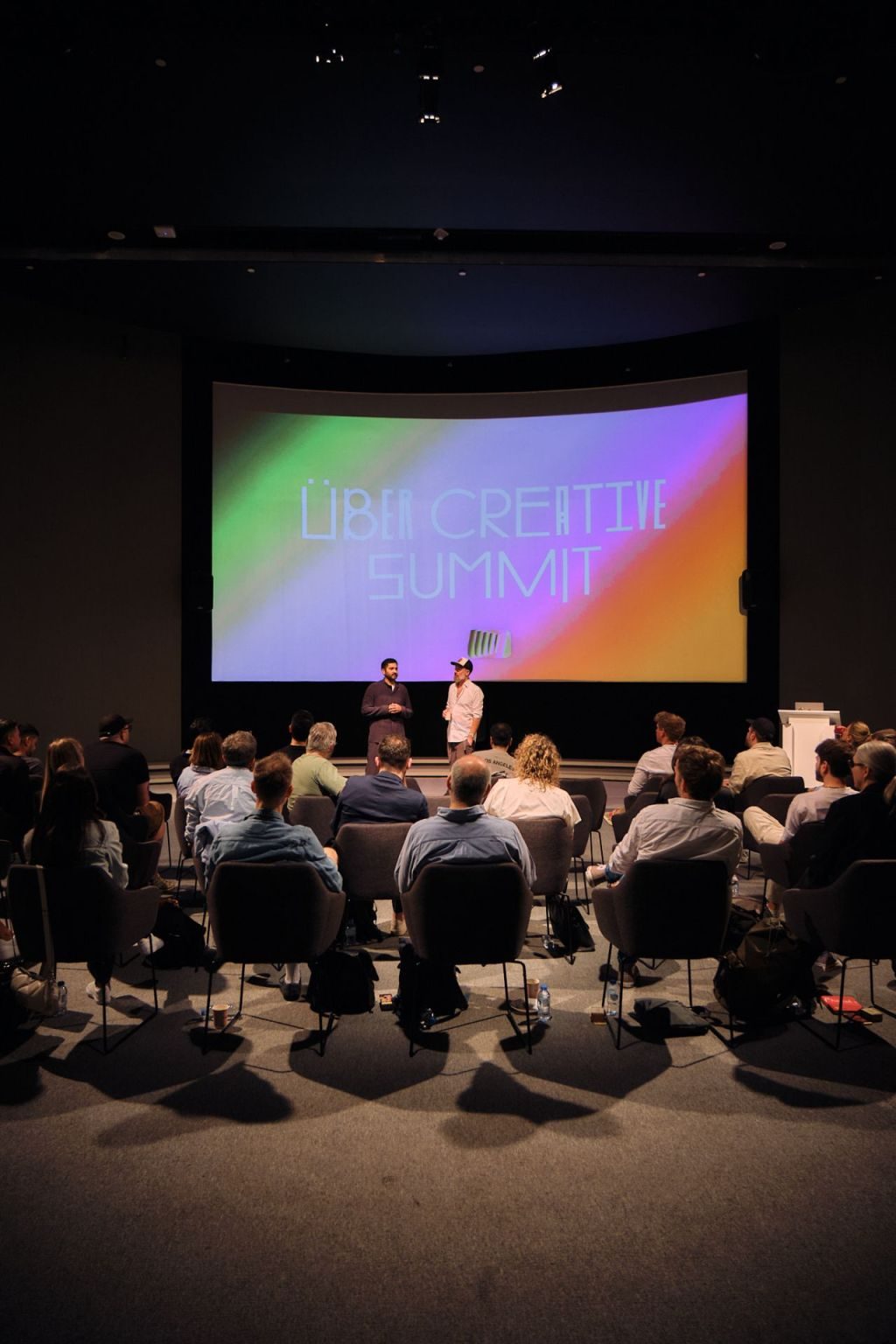 Übercreative Summit Vortrag vor Publikum